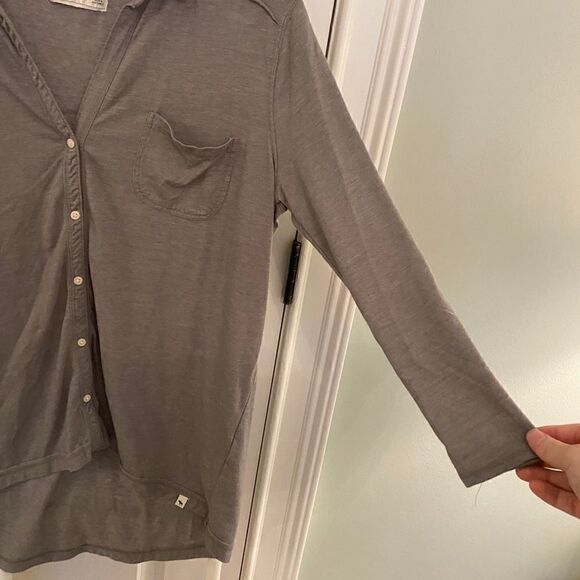 Abercrombie and Fitch Gray collared button down - Picture 7 of 16